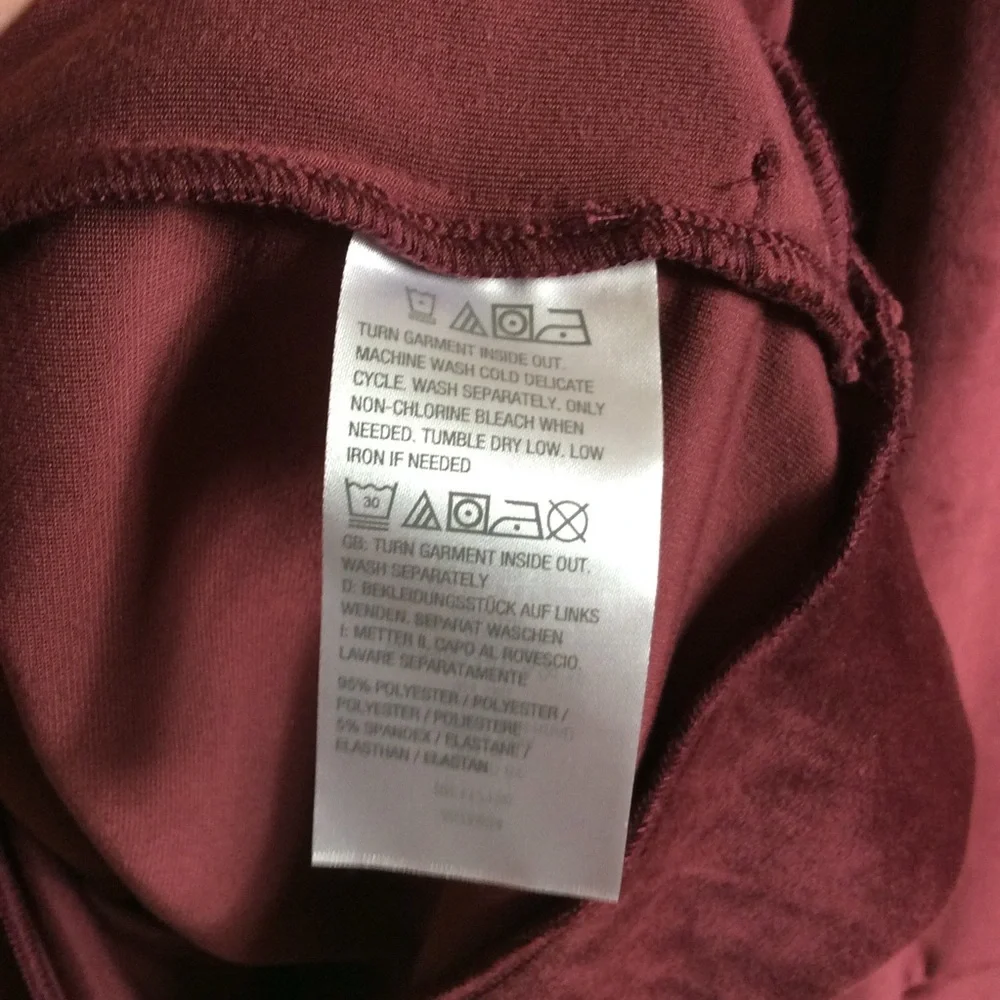 Quacker Factory cropped velour outfit.  Maroon - Picture 7 of 10